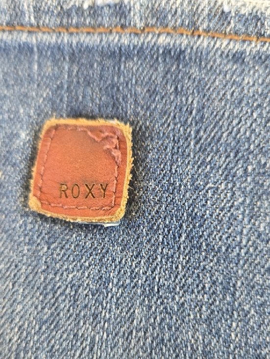 Roxy Light Blue Denim Jeans with Leather Logo Patch - Picture 7 of 12